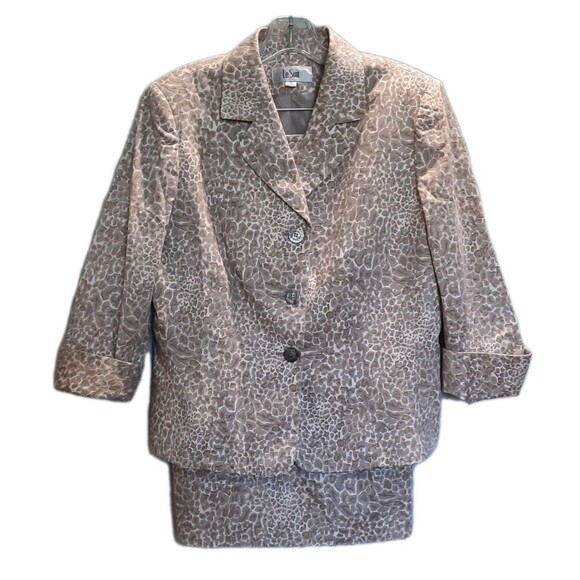 Le Suit Animal Print Skirt Suit 2 Piece Set Gray Beige Cheetah Leopard Size 12 - Picture 1 of 12
